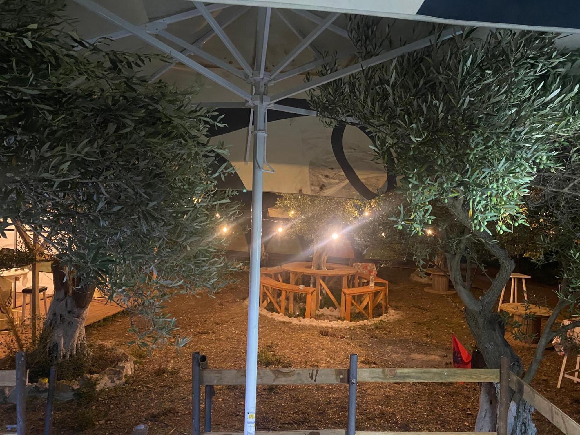 White And Camping Drymades Apartamento *
