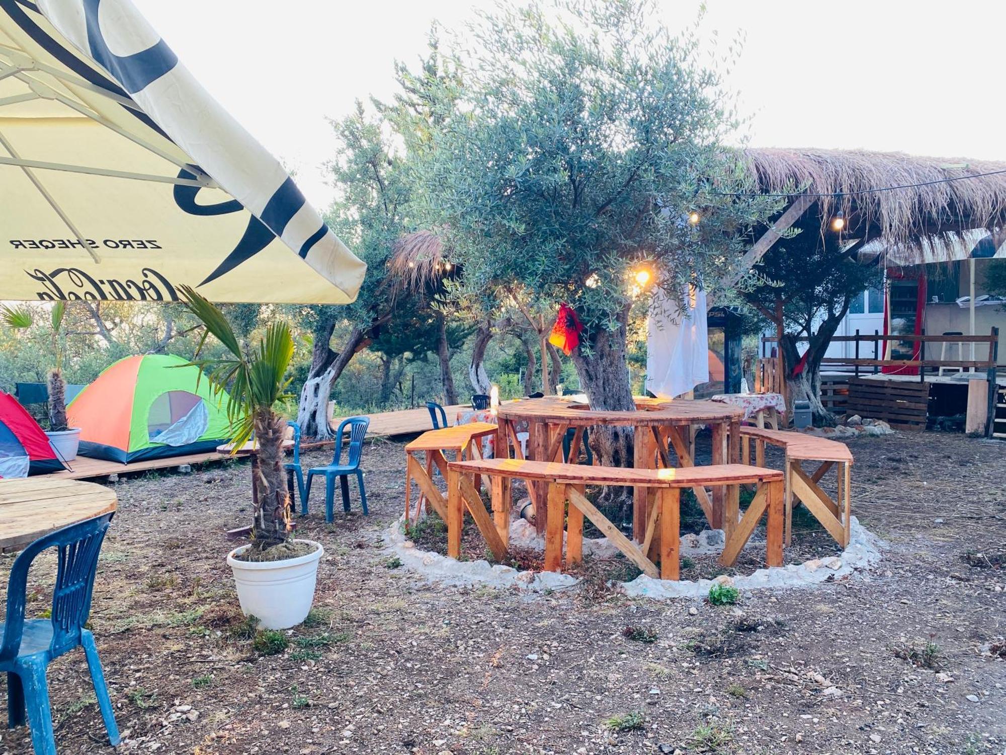 White And Camping Drymades Apartamento